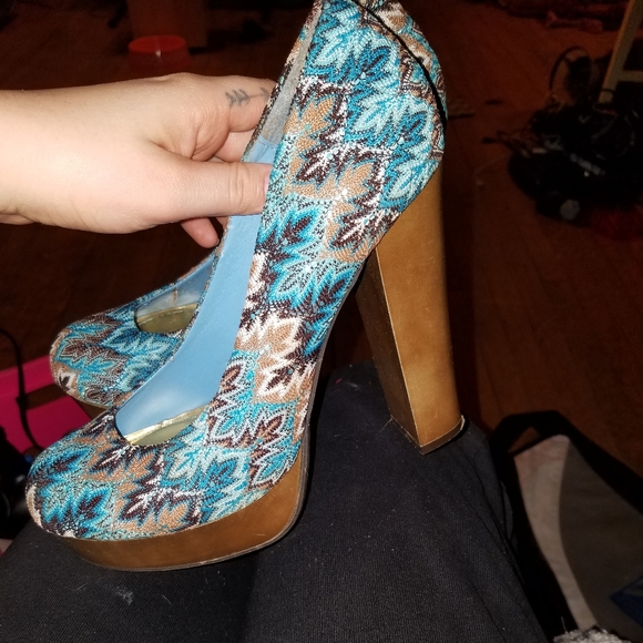 Heels - Picture 2 of 3